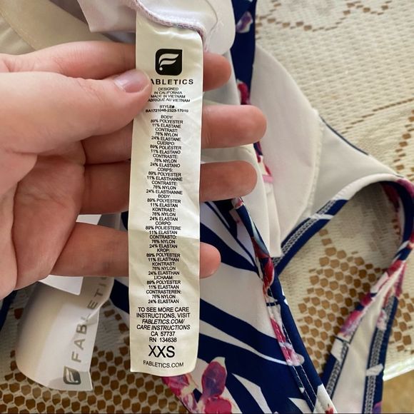 Fabletics • Vasha Midi Sports Bra in Palm Blossom Print - Picture 8 of 11